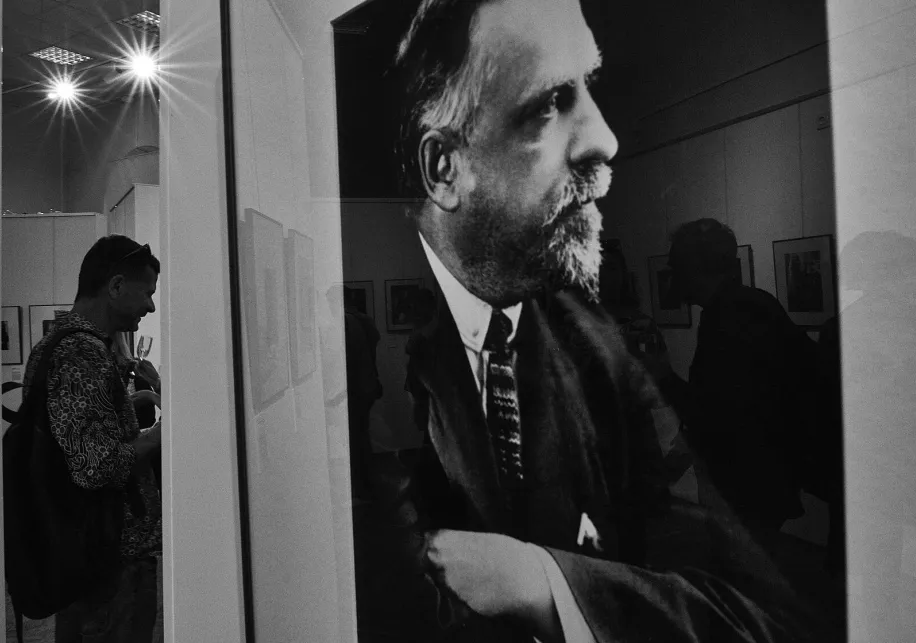 a good portrait is a tantamount to an entire epoch